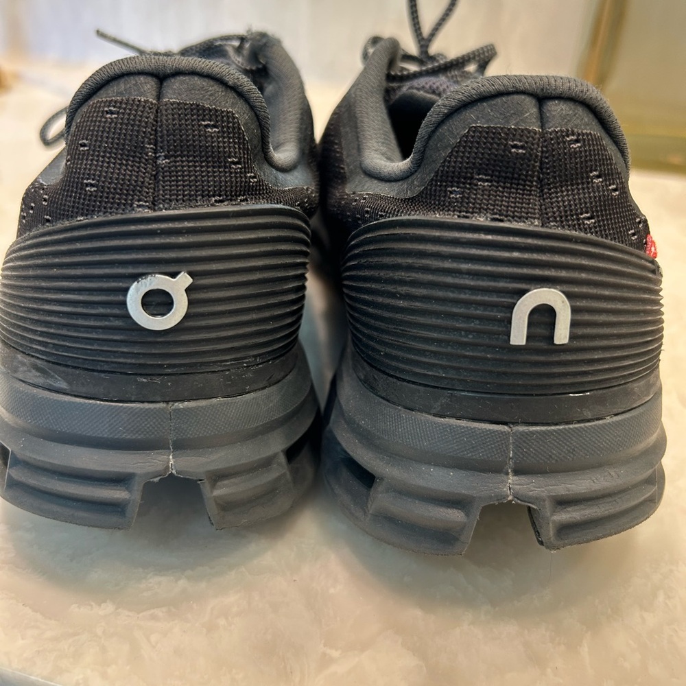 On Cloudstratus running shoes in black, Lace up, Women’s Sz 9 - Picture 6 of 11